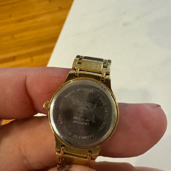 ELGIN EG385 017 VJ21 Water Resistant 100 Ft - Picture 2 of 4